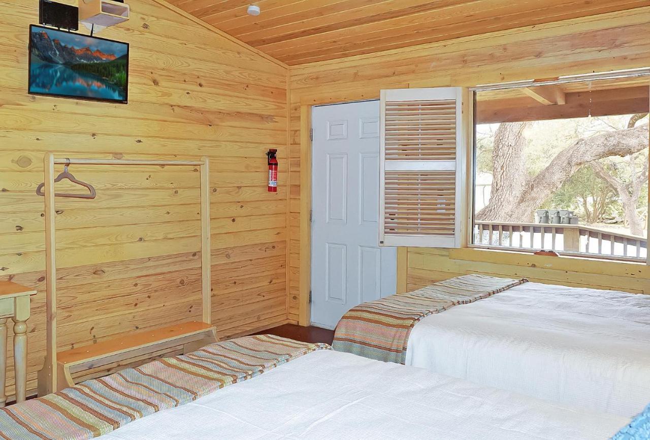 Wimberley Log Cabins Resort And Suites- Unit 8 Buitenkant foto